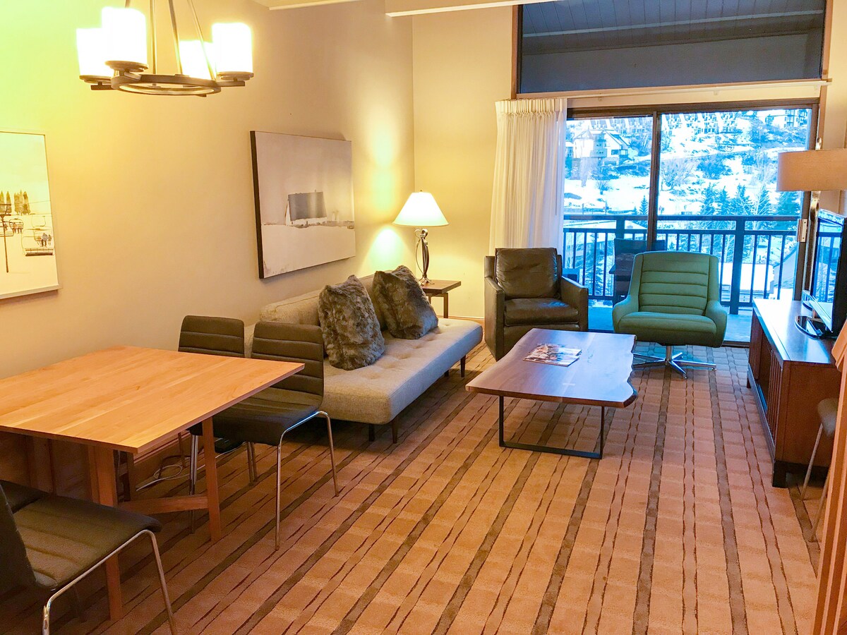 Steamboat Sheraton #702 — main floor