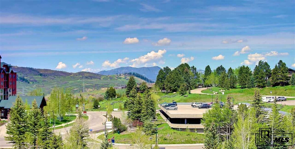 Steamboat Sheraton #702 — dining