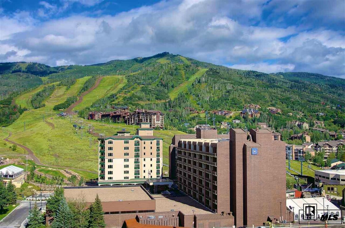 Steamboat Sheraton #702 — king bedroom