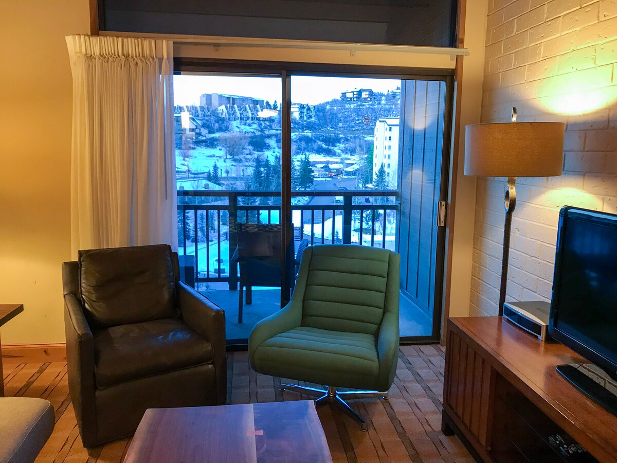Steamboat Sheraton #702 — interior detail