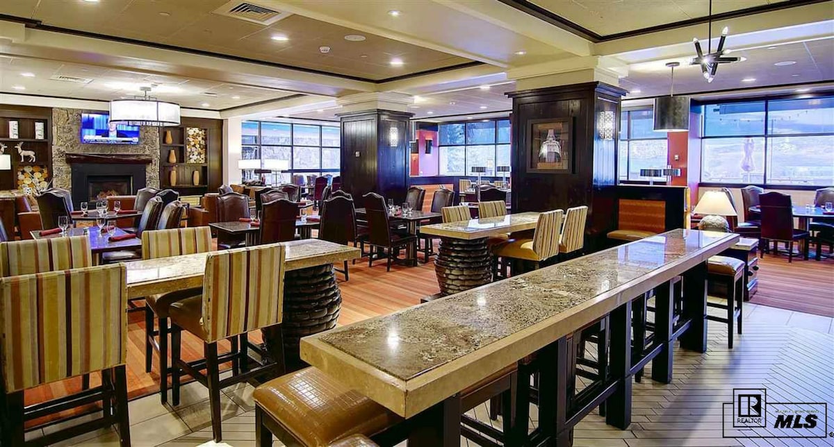 Steamboat Sheraton #702 — interior detail