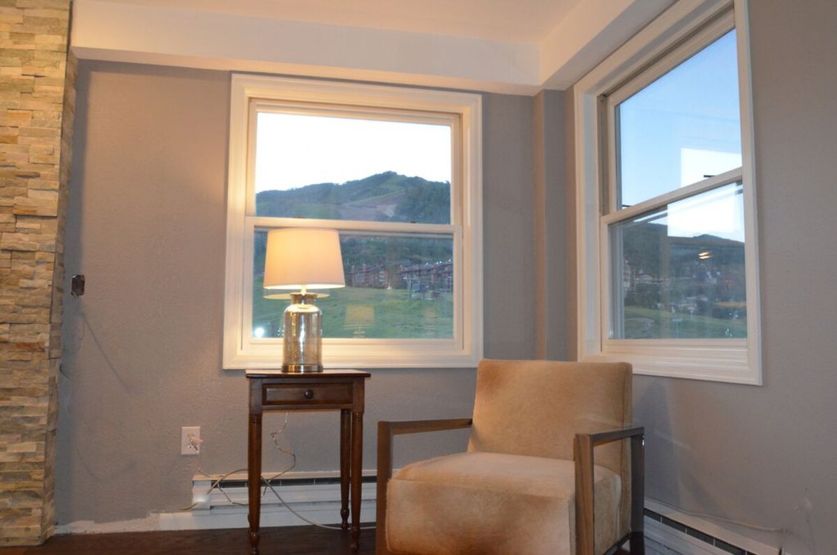 Torian Plum #501 — living room